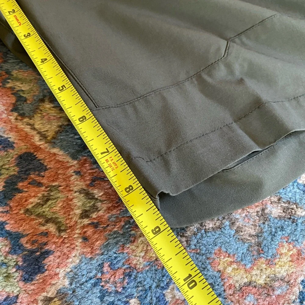 The North Face Paramount Active Shorts in Green - Waist 32